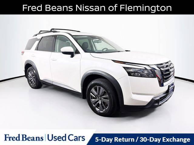 2023 Nissan Pathfinder SV 4WD photo