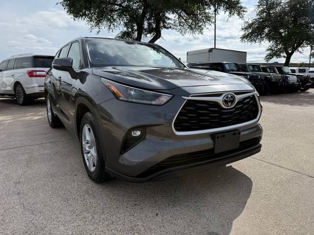 2021 Toyota Highlander LE FWD photo
