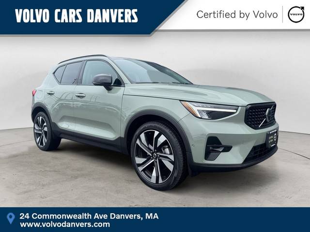 2023 Volvo XC40 Plus Dark Theme AWD photo
