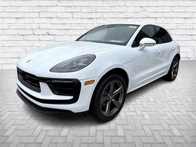 2023 Porsche Macan  AWD photo