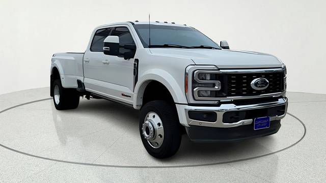 2023 Ford F-450 Super Duty LARIAT 4WD photo