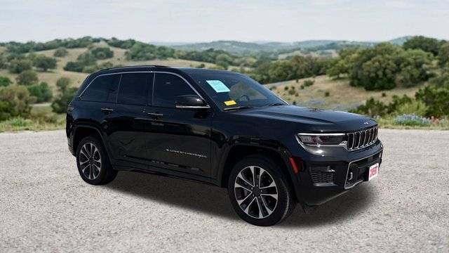 2023 Jeep Grand Cherokee Overland RWD photo