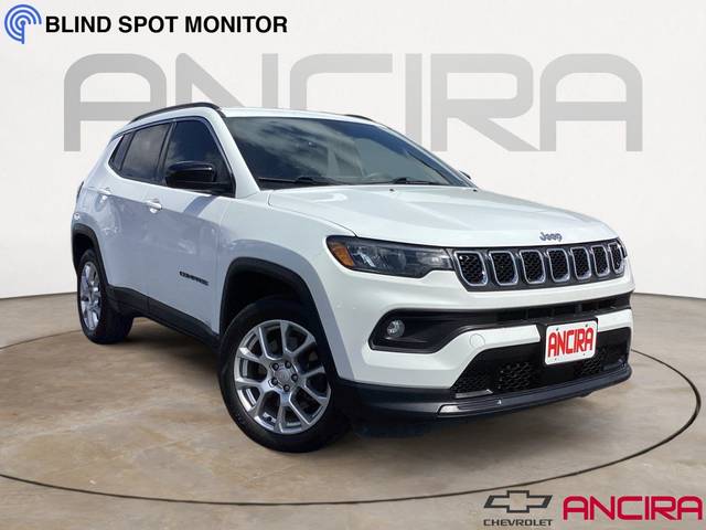 2023 Jeep Compass Latitude Lux 4WD photo