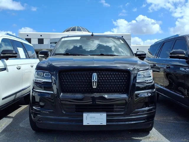 2023 Lincoln Navigator Reserve RWD photo