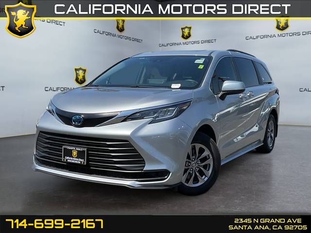 2023 Toyota Sienna LE FWD photo