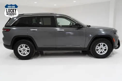 2023 Jeep Grand Cherokee Laredo RWD photo