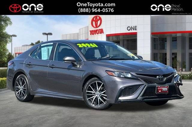 2022 Toyota Camry SE FWD photo