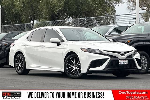 2021 Toyota Camry SE FWD photo