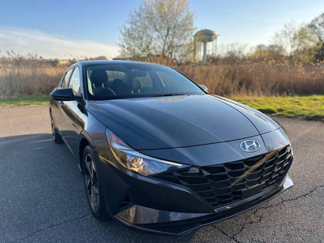 2023 Hyundai Elantra SEL FWD photo