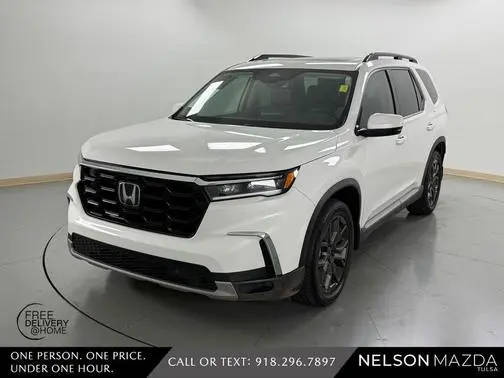 2023 Honda Pilot Touring FWD photo