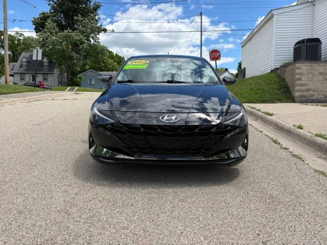 2023 Hyundai Elantra SEL FWD photo