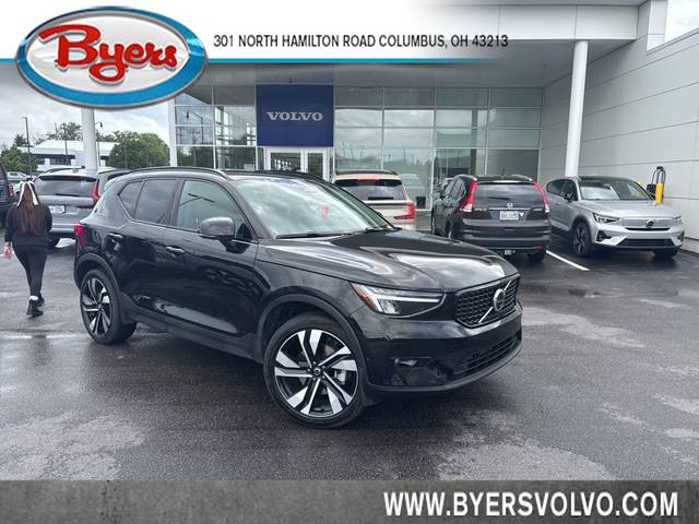 2023 Volvo XC40 Plus Dark Theme AWD photo