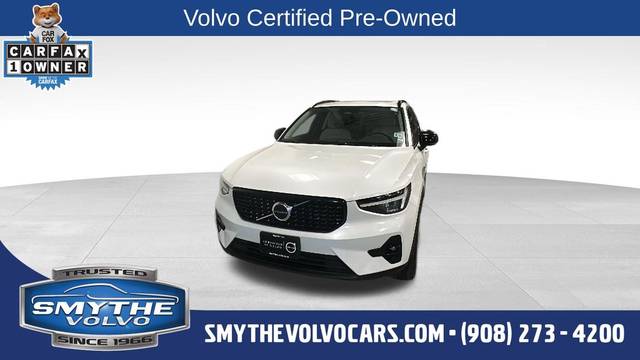 2023 Volvo XC40 Plus Dark Theme AWD photo