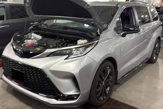 2023 Toyota Sienna XSE FWD photo