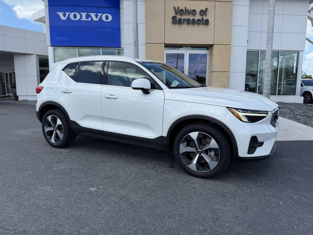 2023 Volvo XC40 Plus Bright Theme AWD photo