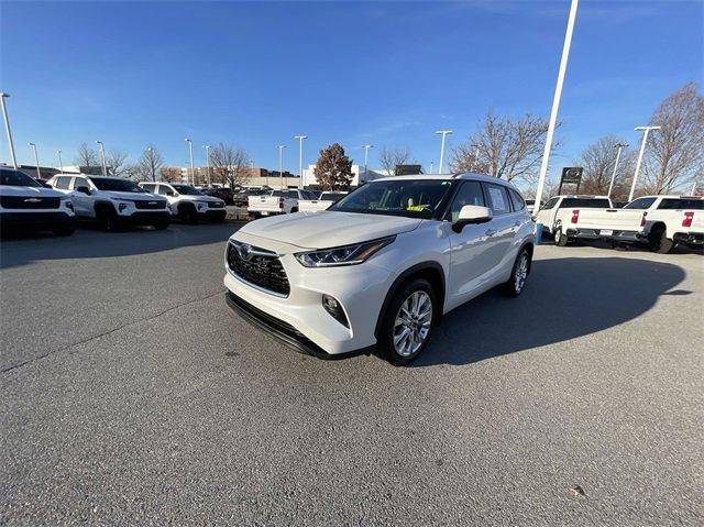 2023 Toyota Highlander Limited FWD photo