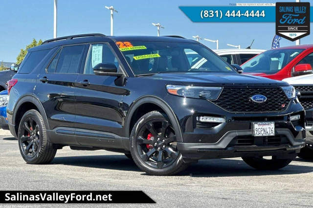 2023 Ford Explorer ST 4WD photo