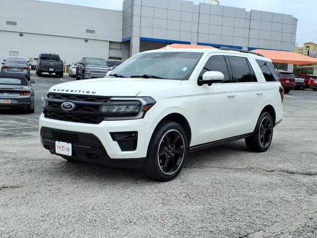 2023 Ford Expedition Limited 4WD photo