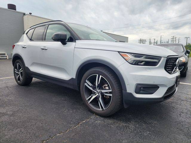 2020 Volvo XC40 R-Design AWD photo