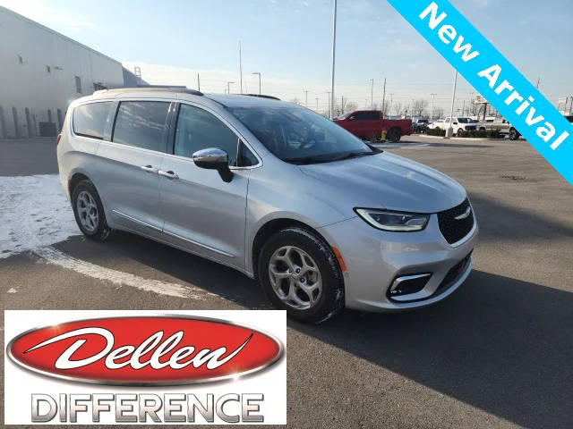 2023 Chrysler Pacifica Minivan Limited AWD photo