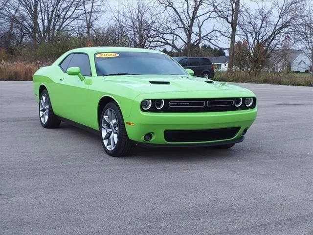 2023 Dodge Challenger SXT RWD photo