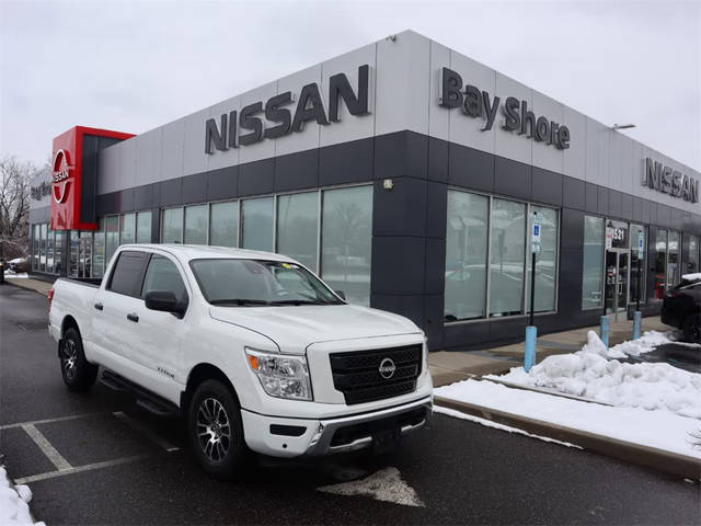 2023 Nissan Titan SV 4WD photo