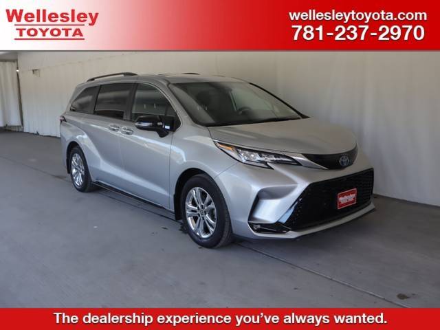 2023 Toyota Sienna XSE 25th Anniversary AWD photo
