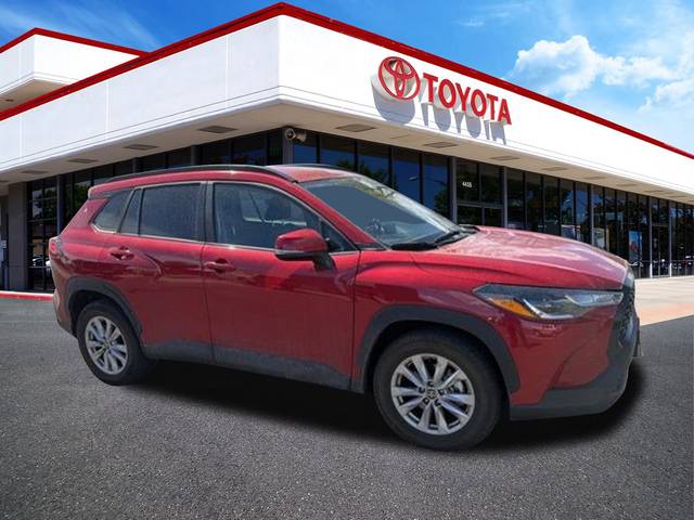 2023 Toyota Corolla Cross LE AWD photo