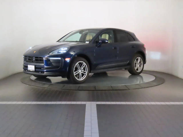 2023 Porsche Macan AWD photo