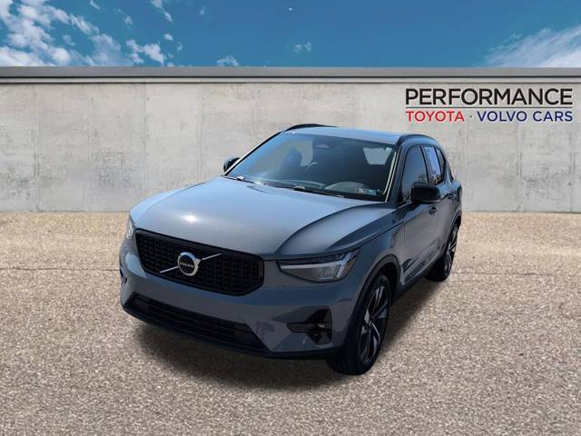 2023 Volvo XC40 Plus Dark Theme AWD photo