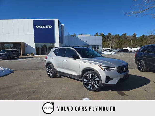 2023 Volvo XC40 Plus Dark Theme AWD photo
