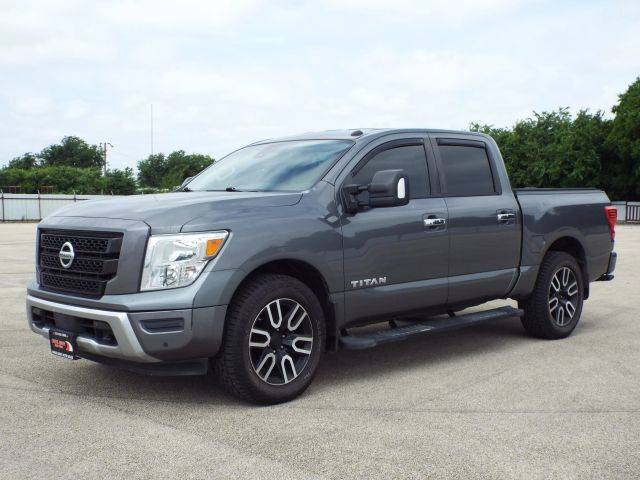 2021 Nissan Titan SV 4WD photo