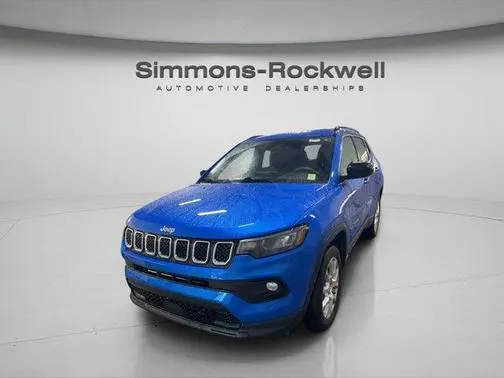 2023 Jeep Compass Latitude Lux 4WD photo