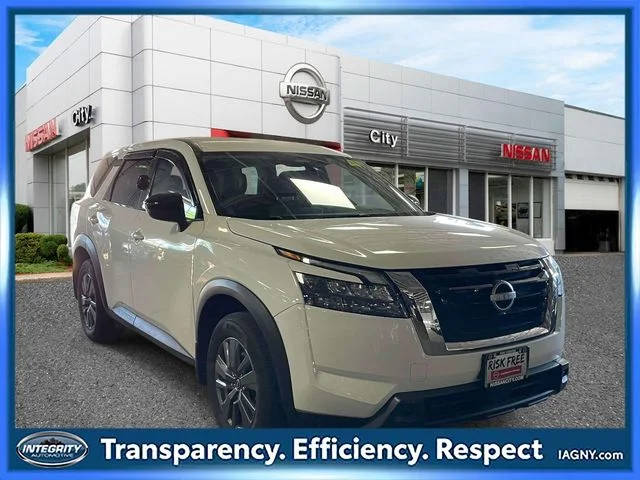 2023 Nissan Pathfinder S 4WD photo