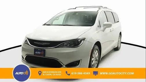 2020 Chrysler Pacifica Minivan Touring L FWD photo