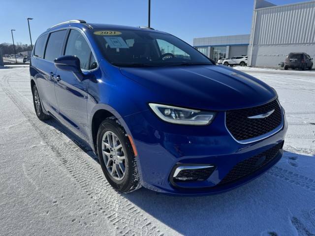 2021 Chrysler Pacifica Minivan Touring FWD photo