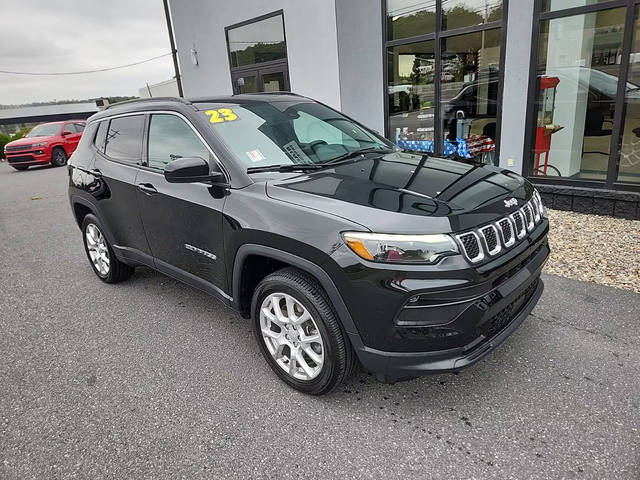 2023 Jeep Compass Latitude Lux 4WD photo