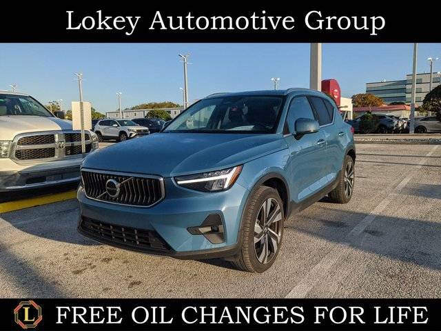 2023 Volvo XC40 Plus Bright Theme AWD photo