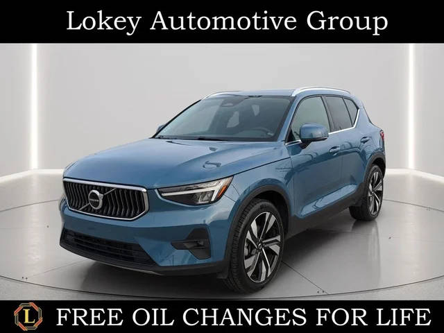 2023 Volvo XC40 Plus Bright Theme AWD photo