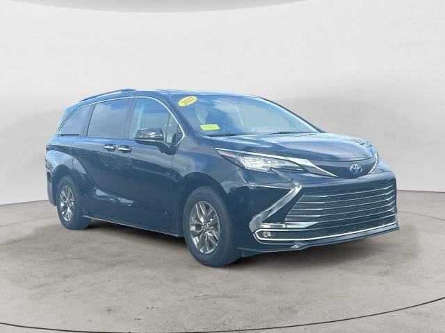 2023 Toyota Sienna XLE AWD photo