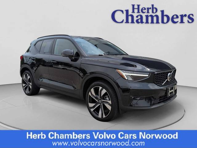 2023 Volvo XC40 Plus Dark Theme AWD photo