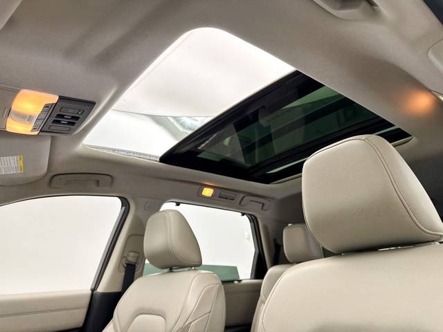 2023 Nissan Pathfinder SL 4WD photo