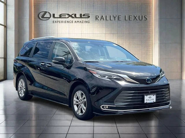 2023 Toyota Sienna Platinum AWD photo