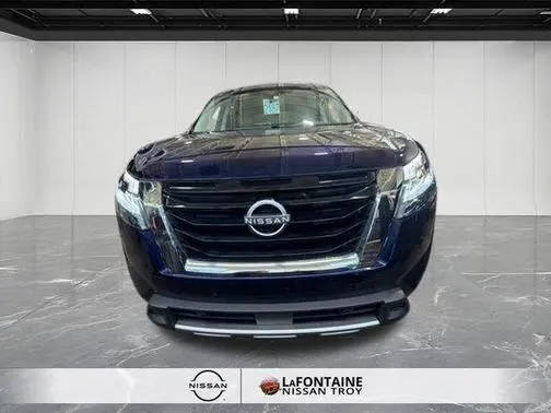 2023 Nissan Pathfinder SL 4WD photo