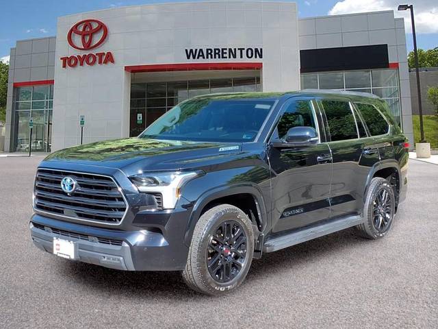 2023 Toyota Sequoia SR5 4WD photo