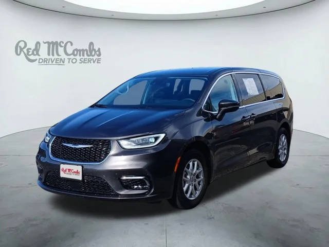 2023 Chrysler Pacifica Minivan Touring L FWD photo