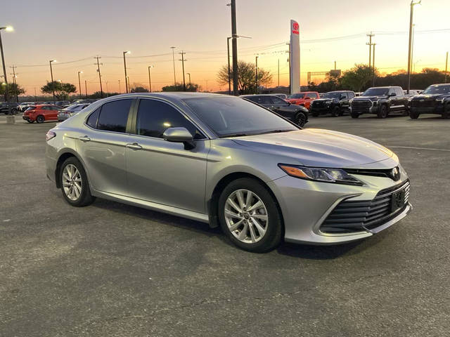 2023 Toyota Camry LE FWD photo