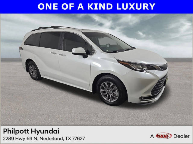 2023 Toyota Sienna XLE FWD photo