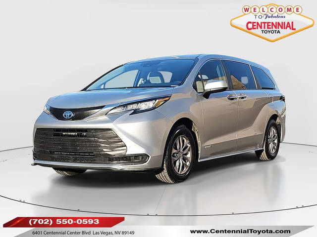 2021 Toyota Sienna LE FWD photo