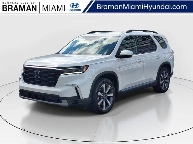 2023 Honda Pilot Touring FWD photo